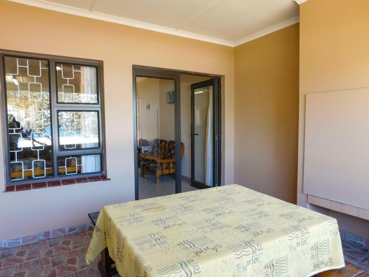 Mama Mia Cottages Oslo Beach Port Shepstone Exterior photo