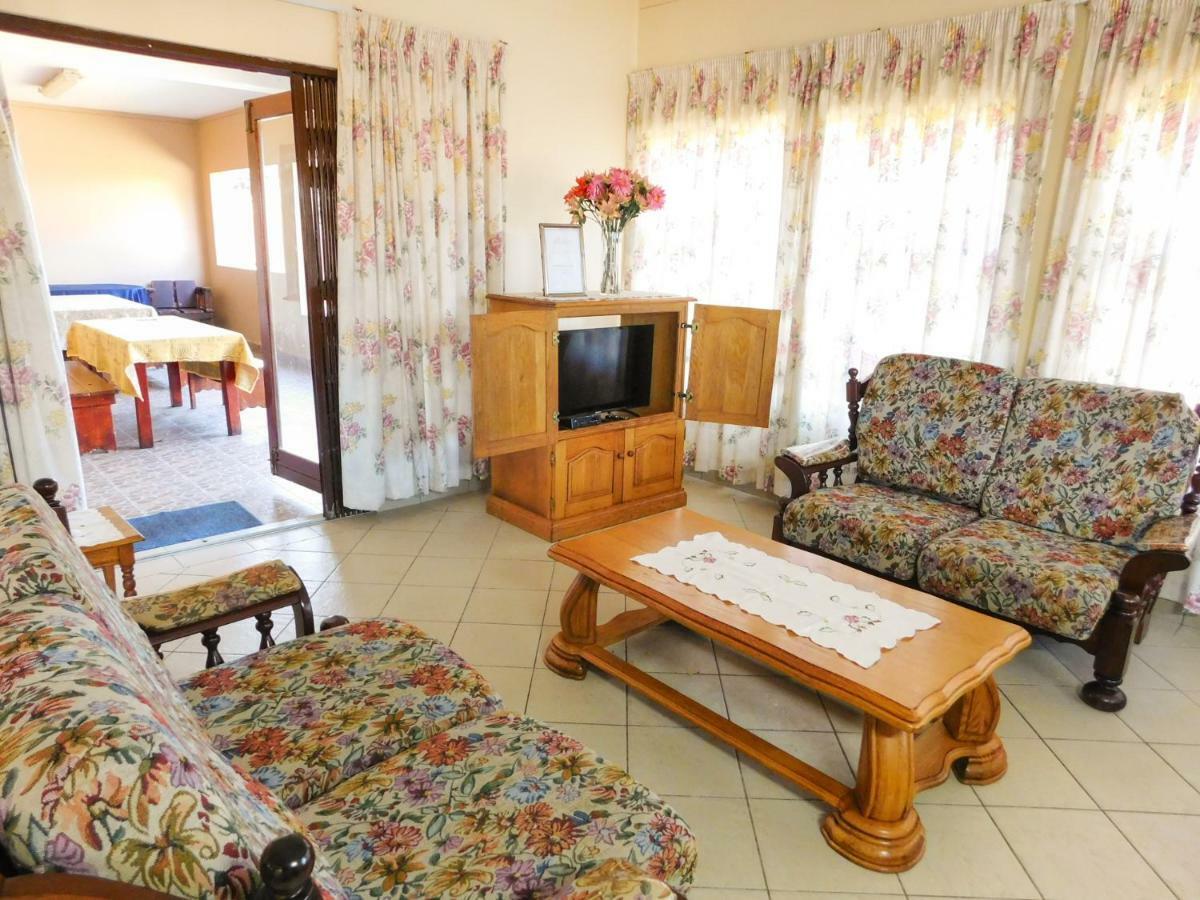 Mama Mia Cottages Oslo Beach Port Shepstone Exterior photo