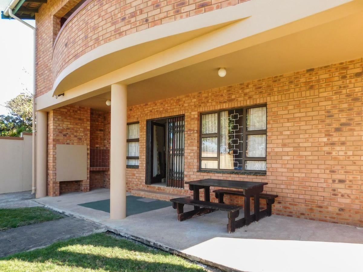 Mama Mia Cottages Oslo Beach Port Shepstone Exterior photo