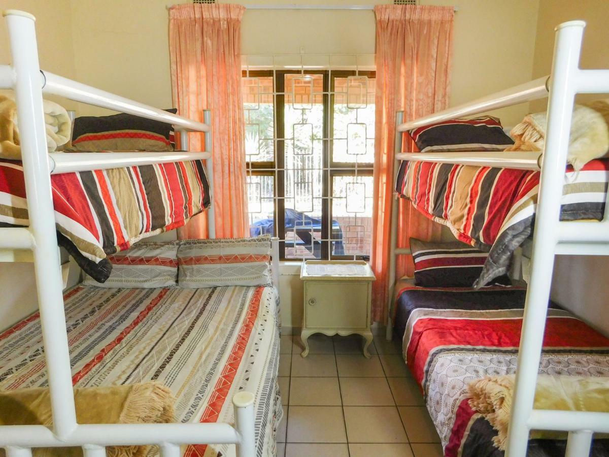 Mama Mia Cottages Oslo Beach Port Shepstone Exterior photo