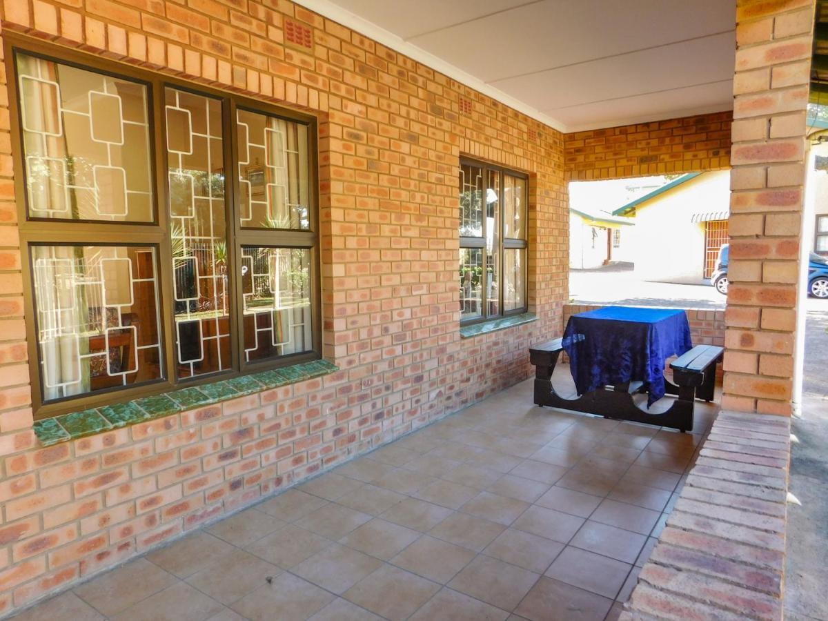 Mama Mia Cottages Oslo Beach Port Shepstone Exterior photo