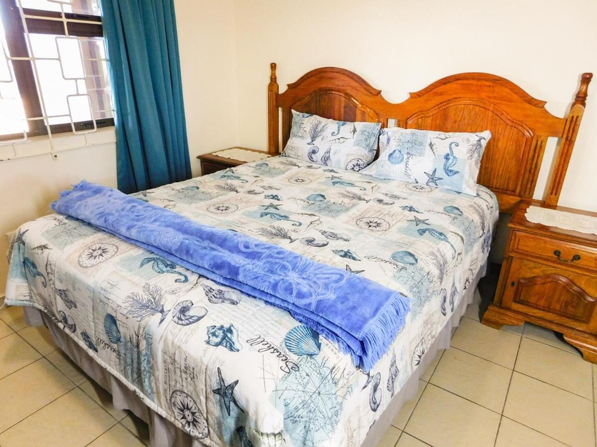 Mama Mia Cottages Oslo Beach Port Shepstone Exterior photo