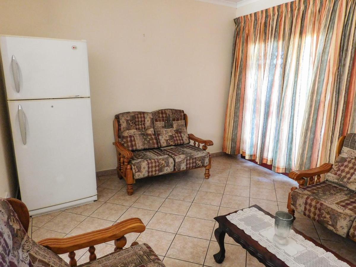 Mama Mia Cottages Oslo Beach Port Shepstone Exterior photo